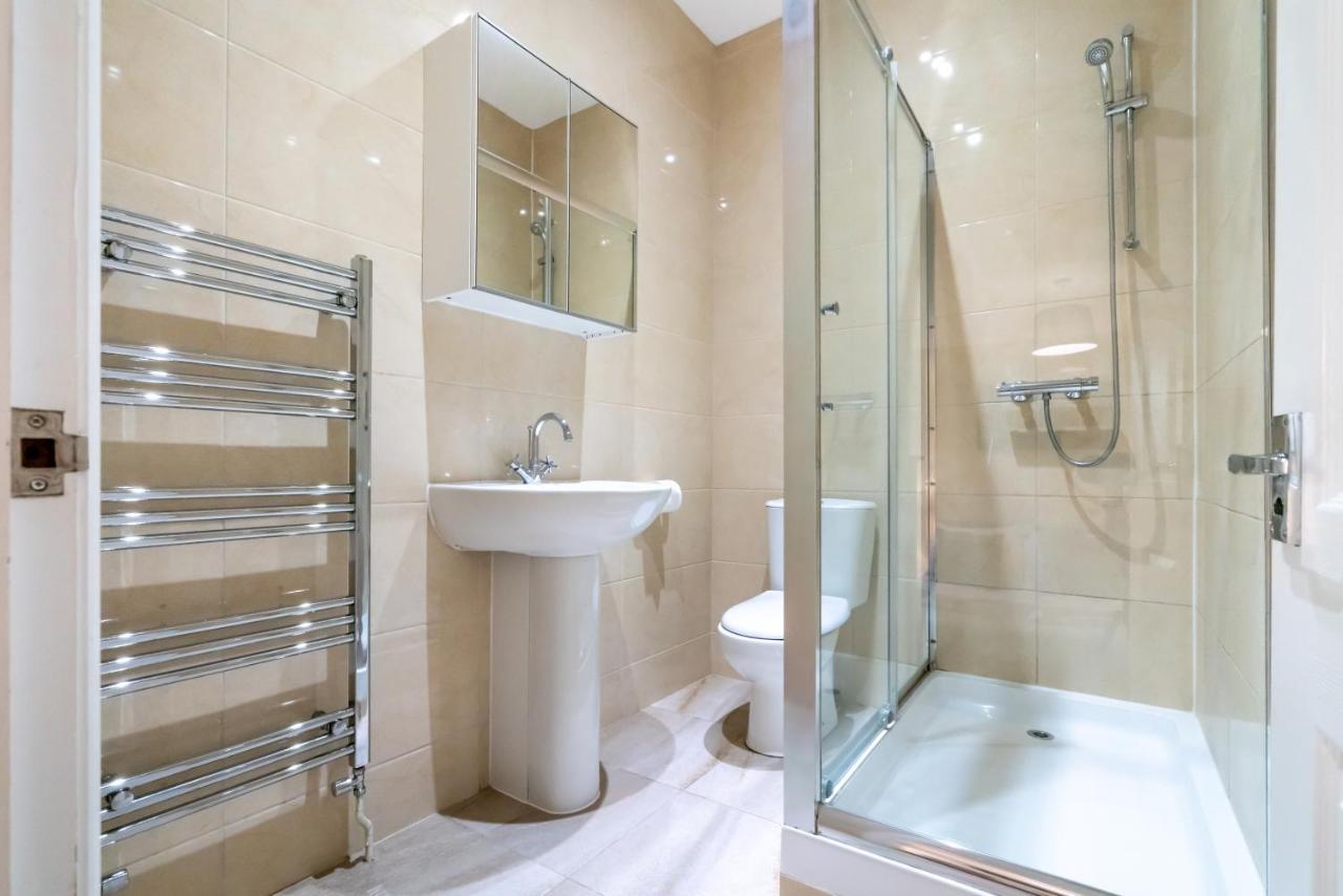 One Bedroom Flat In Bush Hill Park 恩菲尔德 外观 照片