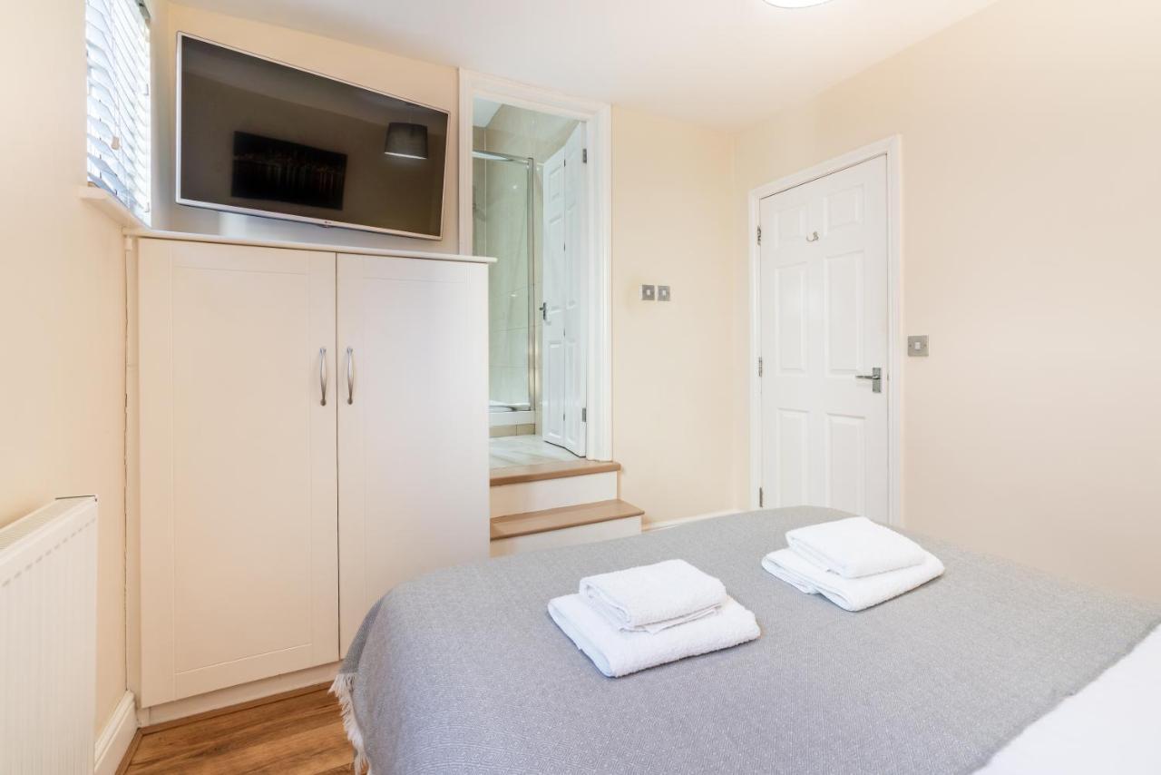 One Bedroom Flat In Bush Hill Park 恩菲尔德 外观 照片