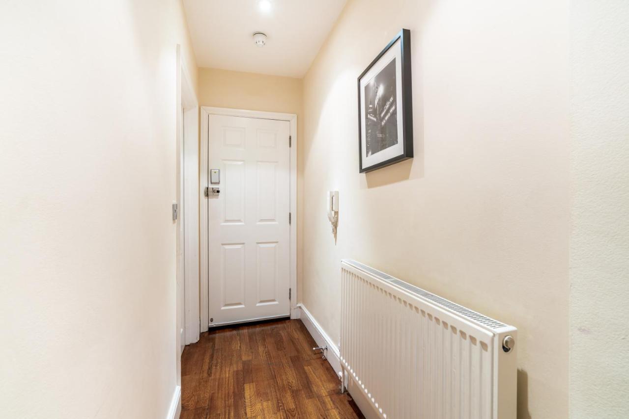 One Bedroom Flat In Bush Hill Park 恩菲尔德 外观 照片